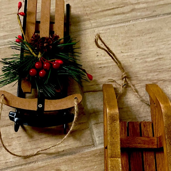 ~2 Sled Ornaments🎄🤶~ - Picture 7 of 10